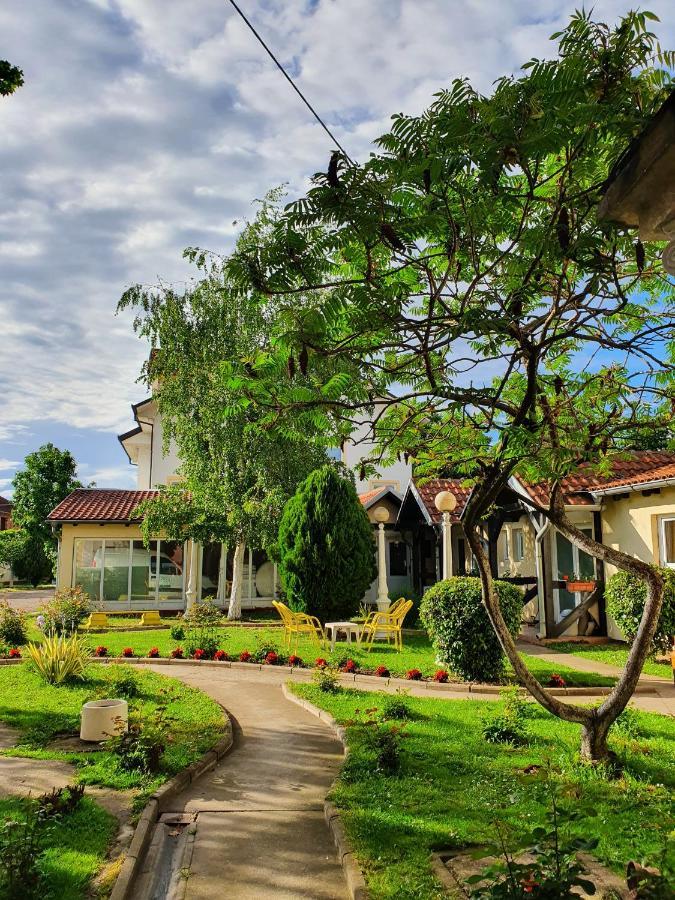 Motel Zoka Dvorovi Exterior foto